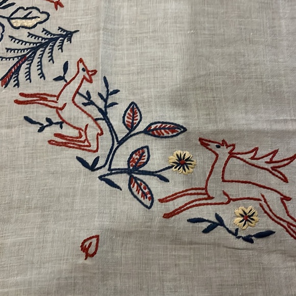 Antique linen embroidered table cloth - Picture 2 of 4